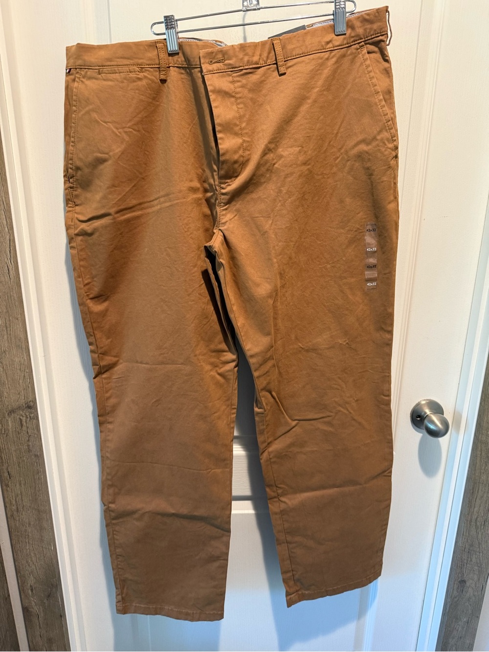 Tommy Hilfiger Men's Chino Pants in Tan 42x32 NWT